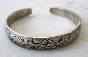 Old Hmong Hill Tribe Unisex Adjustable Silver Bracelet Floral Design - Picture 1 of 2