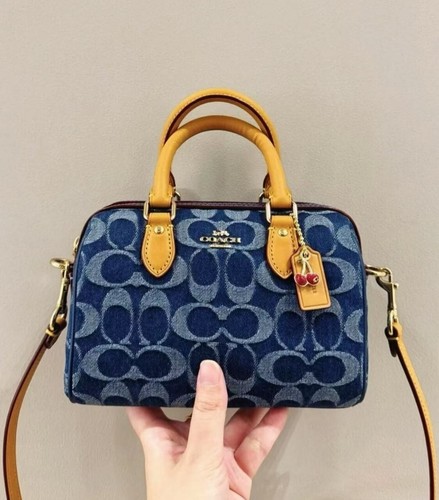 Borsa a tracolla Coach Mini Rowan nuova con etichetta in denim firmato CY742