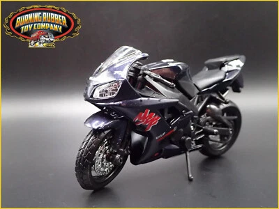 MOTO SPORTIVA YAMAHA YZF-R1 NERA DIORAMA MODELLO DIECAST IN SCALA 1/18 - Immagine 1 di 4