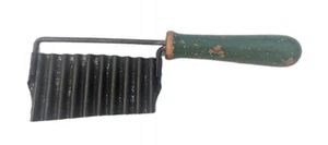 Vintage! Kitchen Utensil Crinkle Cutter Chopper Green-Handled 6+InchLength may25 - Picture 1 of 10