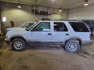 Cylinder Head 4.3L Fits 00-13 SIERRA 1500 PICKUP 2069084 - Image 1 of 4