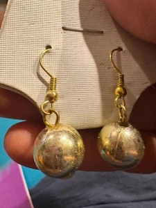 gold dangle earrings - Picture 1 of 1