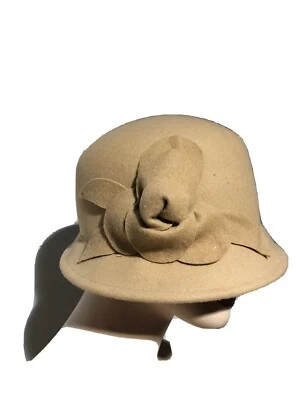 VINTAGE 100% WOOL FELT CLOCHE HAT LARGE FLOWER EXC FLAPPER MOD - Image 1 of 4