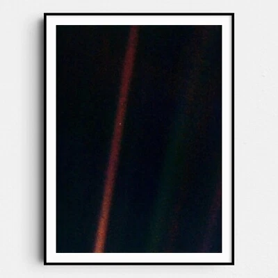Impresión de póster de arte de pared The Pale Blue Dot - NASA Voyager 1 planetas del espacio exterior Foto 1 de 3
