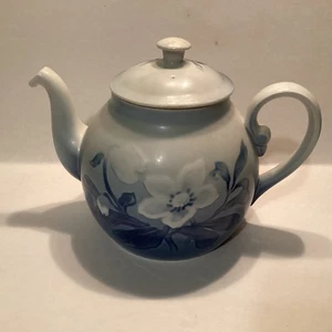 Bing & Grondahl CHRISTMAS ROSE Teapot & Lid -#654 - H - Picture 1 of 5