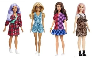 Barbie Fashionistas 137 157 173 109 EXTRA Saisonale Kleider, Schuhe. 👠 - Bild 1 von 1
