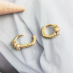 Pendientes de aro Huggie pequeños de plata de ley 925 circonita cúbica A1463 - Imagen 1 de 13