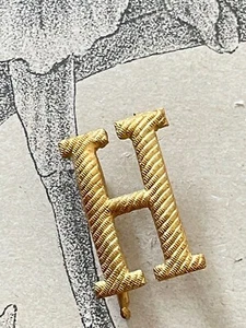 Joli Monogramme en métal doré Lettre H initiale, shabby Art nouveau 1,5 cm - Imagen 1 de 2