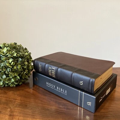 KJV Giant print Bible | Cowhide Genuine Leather | Thumb-Indexed | Red Letter - Image 1 of 4