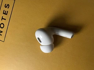 Remplacement USB-C Apple AirPods Pro 2e génération - Côté droit UNIQUEMENT A3047 - « Grade C » - Photo 1 sur 5