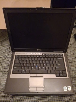 Dell Latitude D620 14 pulgadas (120 GB, Intel Core 2 Duo/Laptop - Plateado - BLCWE1S Foto 1 de 2