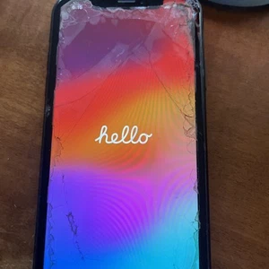 2018 vintage Apple Verizon iphone works but beat up cracked case - Picture 1 of 3