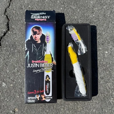 Cepillo de dientes Justin Bieber Singing amarillo 2 hit singles Somebody To Love & Love Me Foto 1 de 4