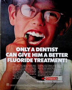Pasta de dientes Colgate 1972 años 70 anuncio impreso niño joven con gafas cepillándose los dientes - Imagen 1 de 1
