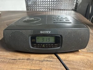 Sony ICF-CD820 AM/FM Stereo Dual Alarm Click Radio &CD Player - TESTED WORKING - Picture 1 of 7
