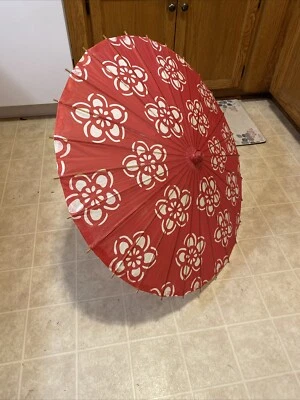 "Paraguas de papel de bambú rojo 33"" abierto"  Foto 1 de 4