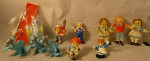 Vintage Raggedy Ann and Andy Lot of 11 Plastic Mini Figurines MacMillan BOBBS - Picture 1 of 12