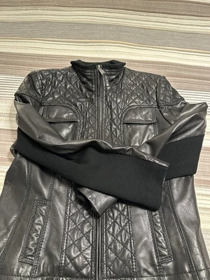 Chaqueta de motociclista Michael Kors XL negra acolchada de cuero con lema para mujer Foto 1 de 4