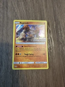 Juego de cartas coleccionables Pokémon Regirock SM74 invasión carmesí estampado estrella negra promoción casi nuevo - Imagen 1 de 2