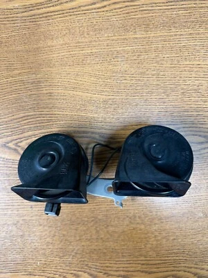 2004-2008 Maserati Quattroporte Left & Right Tone Signal Horn Pair Set of 2 OEM - Image 1 of 4
