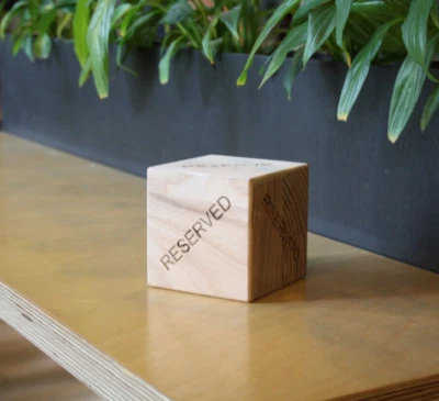 Letreros de mesa reservados para restaurante, letrero reservado cuadrado de madera, asiento reservado boda Foto 1 de 4