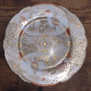 Plato decorado de porcelana de paisaje japonés con textura adorno dorado festoneado - Imagen 1 de 11