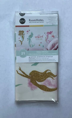 Adesivos decorativos para quarto de bebê RoomMates 21 Peel & Stick 'Little Mermaid Sleeps Here' - Imagem 1 de 4