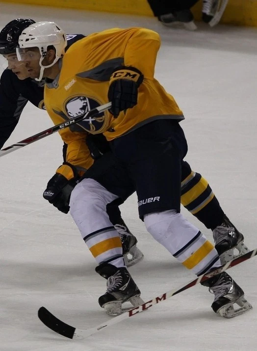 JUSTIN BAILEY 8X10 PHOTO HOCKEY BUFFALO SABRES PICTURE NHL ACTION - Image 1 of 1