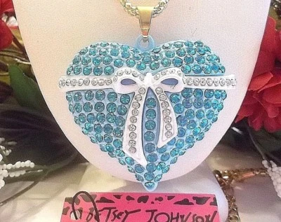 COLLAR COLGANTE BETSEY JOHNSON CORAZÓN AZUL BRILLANTE PAJARITA CADENA LARGA Foto 1 de 4
