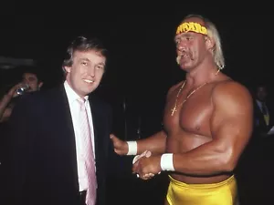 Foto poster 11x14 Presidente Donald Trump & Hulk Hogan WWE WWF Wrestlemania 5 - Foto 1 di 1