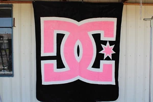 DC SHOES PINK QUEEN SIZE BLANKET - Picture 1 of 3