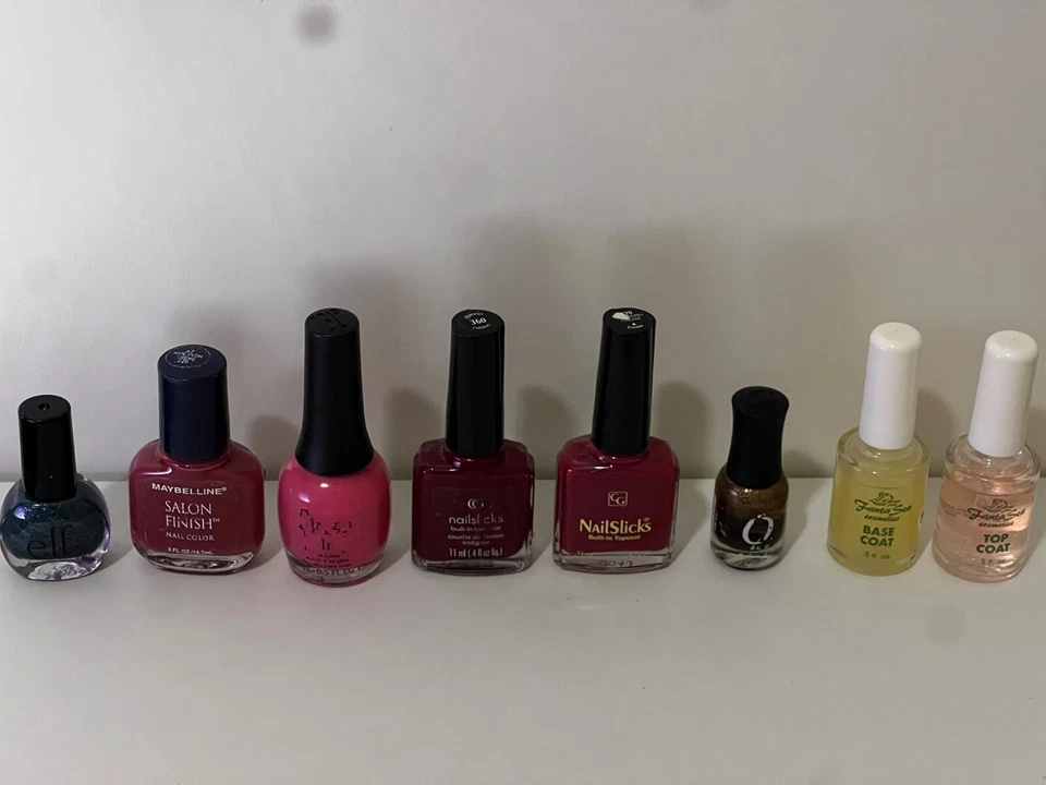 Esmalte de uñas Covergirl vintage, pinturas para dedos, Maybelline y otros esmaltes de uñas Foto 1 de 4