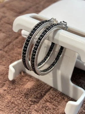 Pendientes de aro Judith Ripka JR 2 de oro de 18 quilates de plata de ley 925 con espinela negra Foto 1 de 4