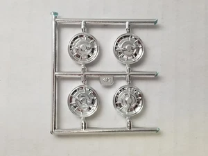 1957 Corvette RADKAPPEN / AUSSENRÄDER aus AMT 1:25 Modellbausatz 57 RADKAPPEN - Bild 1 von 9