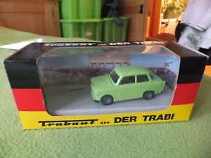 New Vitesse Trabant 601 Der Trabi Green - Fall of Berlin Wall 9/11/89 - FREE P&P - Picture 1 of 15