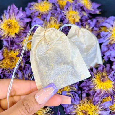 Bolsas de té con flor de loto azul Foto 1 de 4