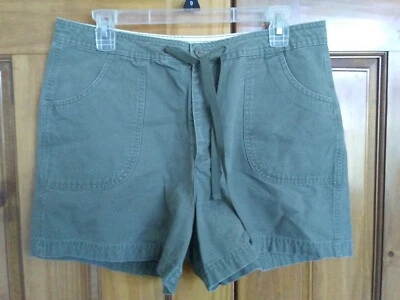 Bermuda casual feminina St. John's Bay tamanho 12 verde cáqui com cordão excelente estado usado - Imagem 1 de 3