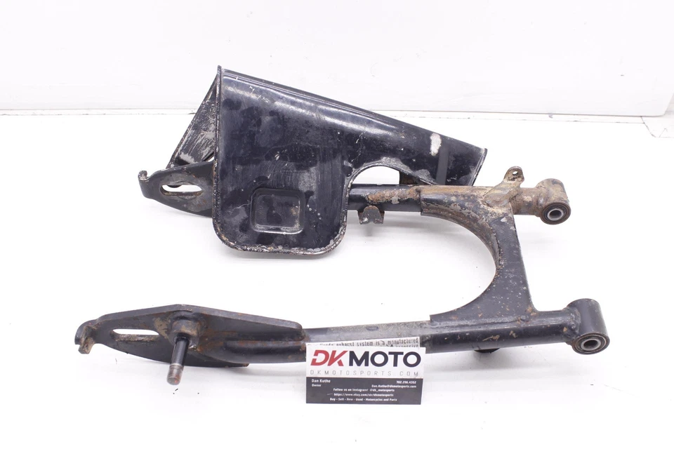 79 Honda Xl75 OEM braço oscilante suspensão braço oscilante e protetor de corrente R8 - Imagem 1 de 4