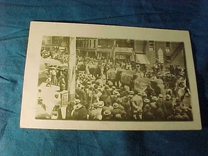 Anfang 20. Jh. ZIRKUSPARADE mit ELEFANTEN in PENN YAN New York ECHTFOTO POSTKARTE - Bild 1 von 3
