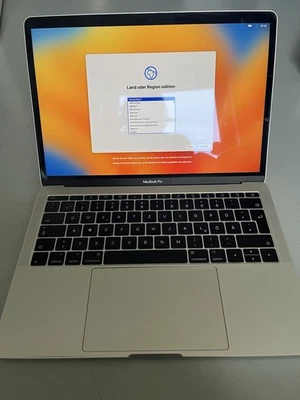 Apple MacBook Pro 13’’ (2017) i5, silber, 8GB RAM, 256 GB SSD - Bild 1 von 4