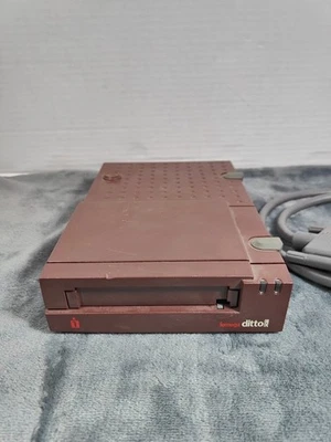Unidad de cinta externa IOMEGA Ditto de 2 GB con cable conector sin fuente de alimentación Foto 1 de 4
