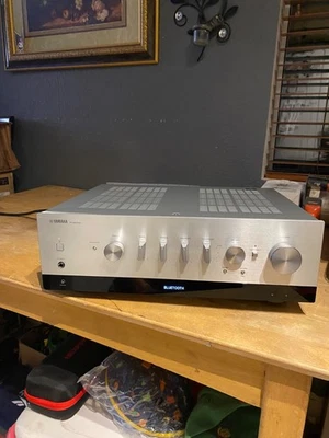 Yamaha Audio Yamaha R-N800A Network Receiver with Phono and Built-in DAC(Dent) - Image 1 of 4