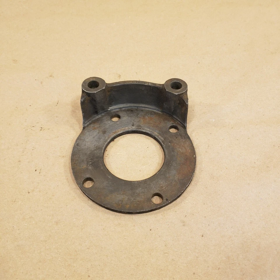 Placa adaptadora pinça de freio traseira direita Jaguar Mk II Mk 2 2.4L C16287 - Imagem 1 de 4