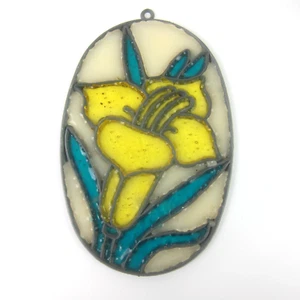 Vintage Suncatcher Daffodil Flower Yellow & Green 5" Stained Glass Style 1980s - Imagen 1 de 10