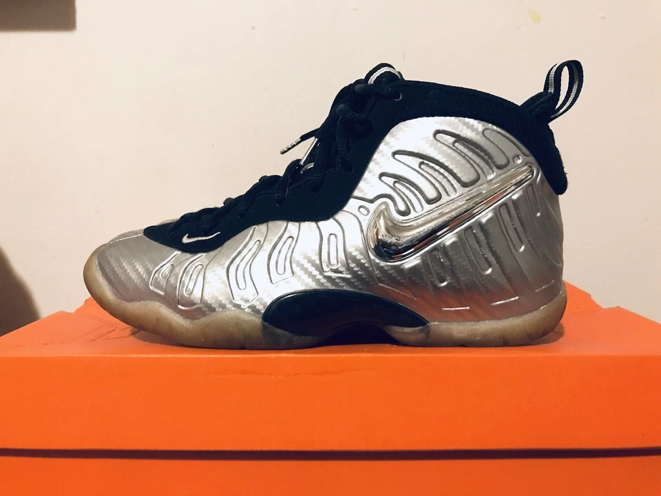 Nike Foamposite Pro GS 2017 juveniles metálicas plateadas surfistas negras talla 4Y usadas raras Foto 1 de 4