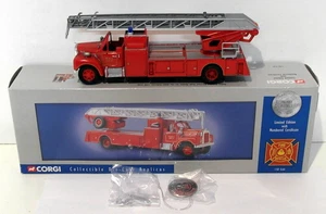 Corgi 1/50 Scale Diecast 53001 - Mack B Series Rear Mount Ladder - Milwaukee - Picture 1 of 3