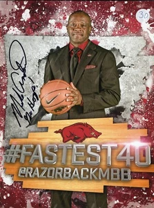 Mike Anderson Autographed Arkansas Razorbacks Basketball 2013 2014 Media Guide - Foto 1 di 2