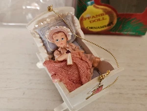 Effanbee Doll Company F071 Puppe in der Wiege Babys erster Weihnachtsschmuck 1999 - Bild 1 von 3