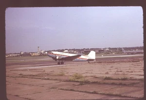 Diapositiva aérea original 35 mm Airgo carga aérea C-47A DC-3 N520 - Imagen 1 de 1