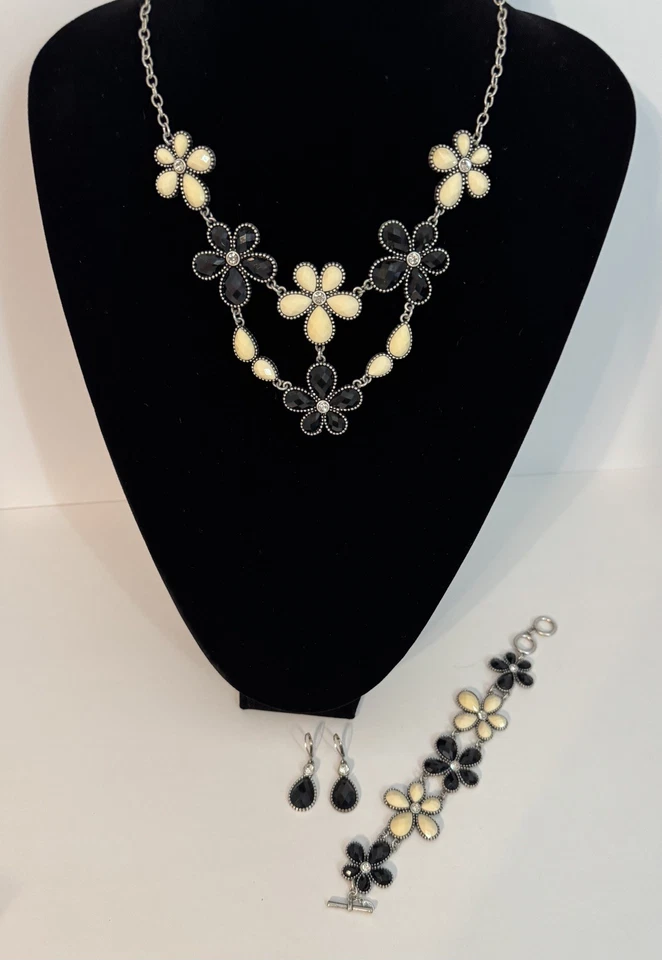 Conjunto de pendientes pulsera collar flor estrás crema negro Premier Designs Foto 1 de 4